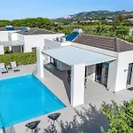Vila La By *